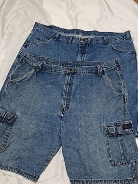 2 Pairs Of Wrangler Denim Shorts. Men's 42